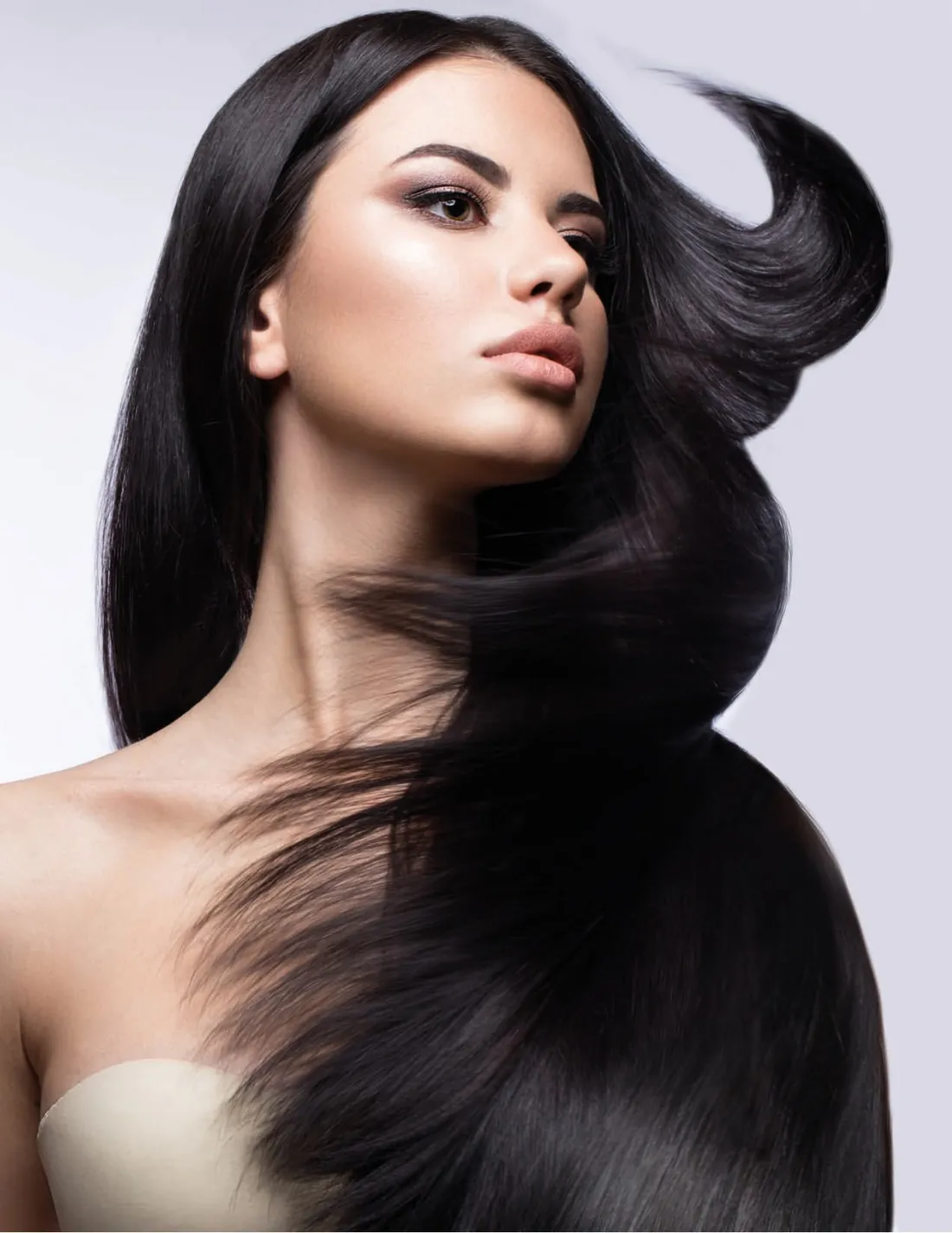Mujer con cabello largo, brillante y sedoso